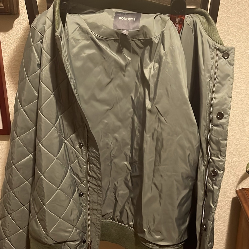 New w/o tags Bonobos Bomber Jacket. Excellent condition and clean.